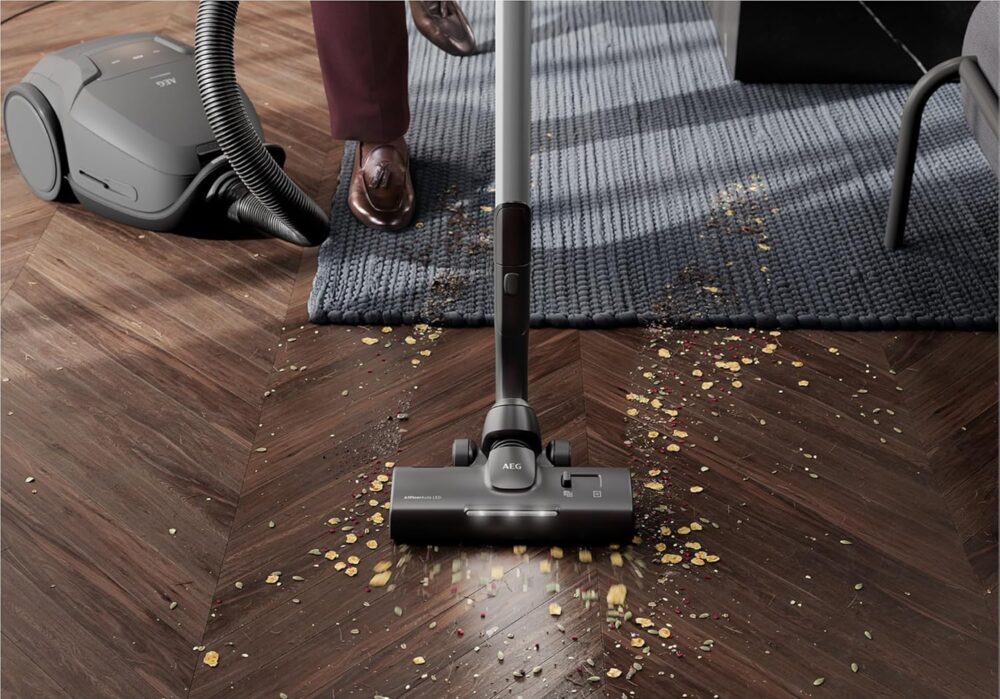 جاروبرقی AEG سری 8000 مدل AB81A2DG